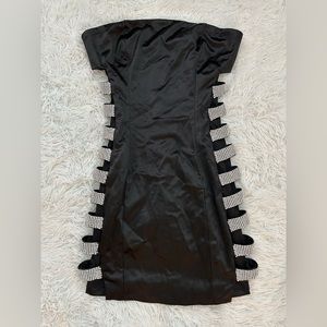 Mini satin black dress.